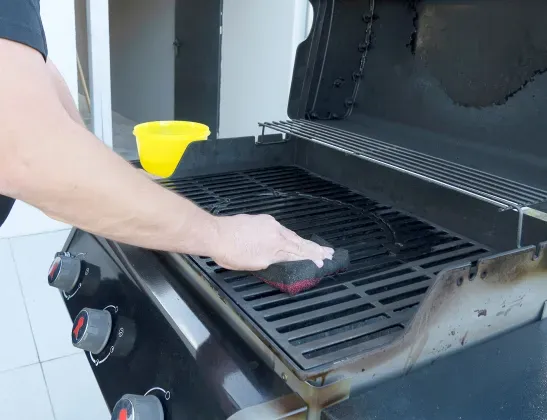 cleaning-grill-for-winter-weather